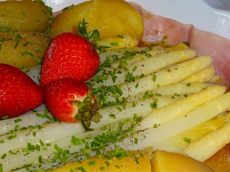 White Asparagus With Prosciutto And Red Potatoes