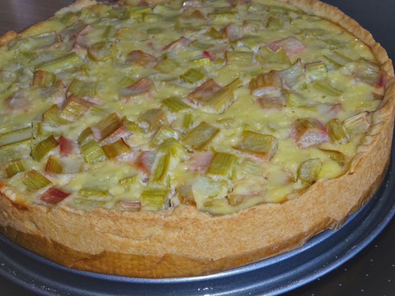 rhubarb pie with sour cream