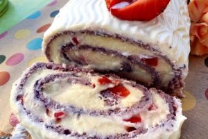 Blueberry Swiss Roll With Vanilla Cream And Strawberries – Cremalicious