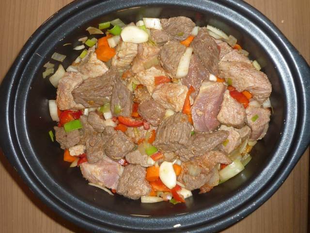goulash in the slow cooker